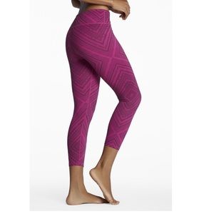 Fabletics Mulberry Taos Salar Capri Size XS